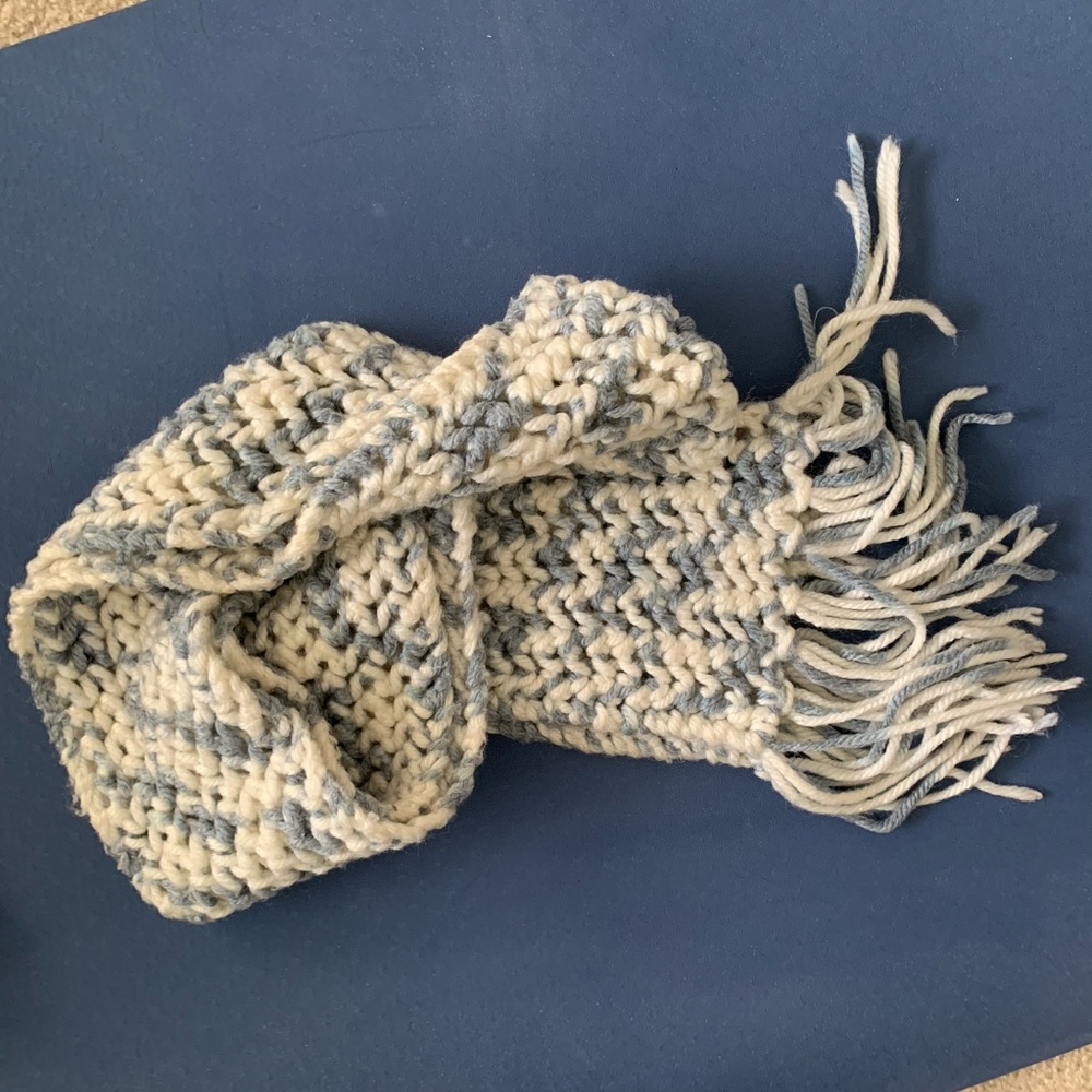Blue white knit scarf